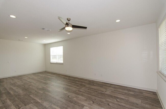 Building Photo - 217 Deserti Rd