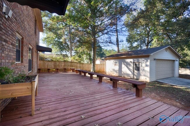 Building Photo - 404 Cloverleaf Dr