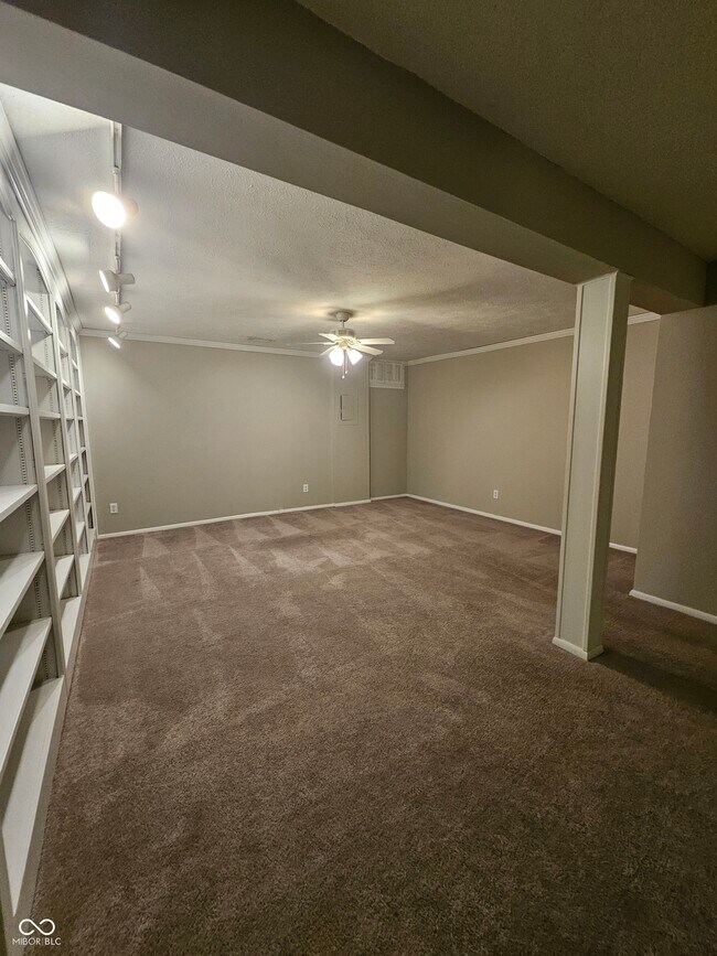 Building Photo - 9459 Timber View Dr