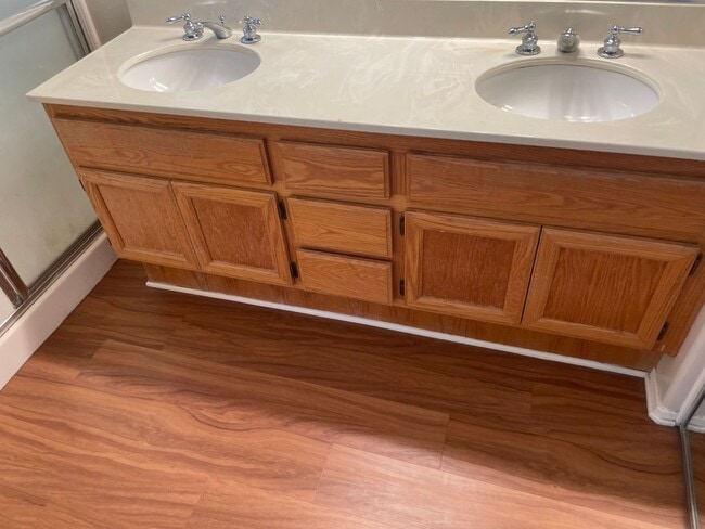 Building Photo - Dual Master Suite Townhome in Rancho Santa...