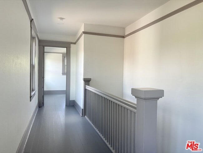 Building Photo - 613 N Lucerne Blvd