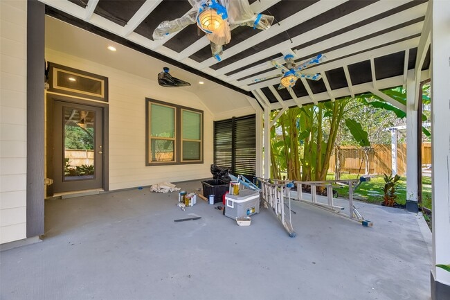 Building Photo - 381 Andes Dr
