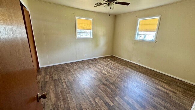 Building Photo - Move-In Ready 2 Bedroom Bungalow