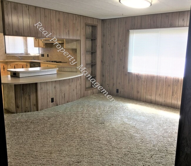 Building Photo - 299 Cottonwood Rd