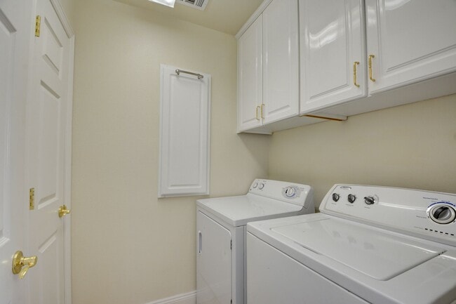 Building Photo - Southern Highlands Pool and Spa-Guard Gated