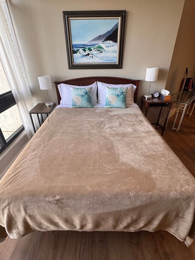 Building Photo - Fully Furnished Studio Unit in the Heart of Waikiki