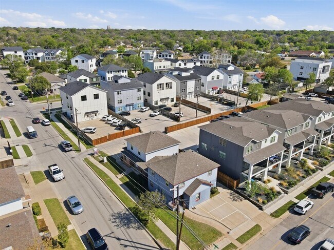 Building Photo - 3201 McCart Ave