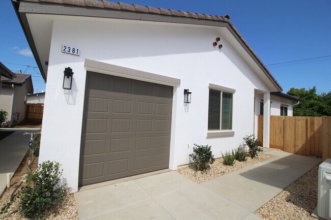Building Photo - BRAND NEW 2BED/2BATH with SOLAR - Clinton/Arthur