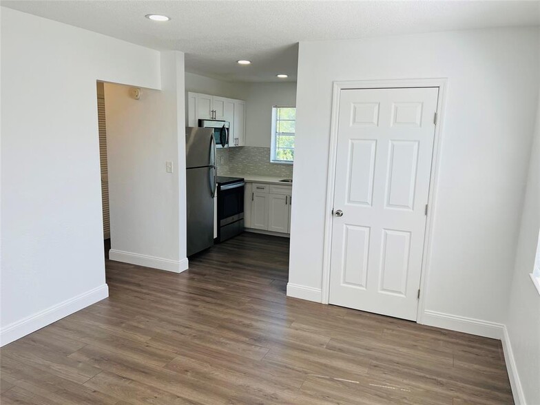 Primary Photo - 1301 N 12th Ct