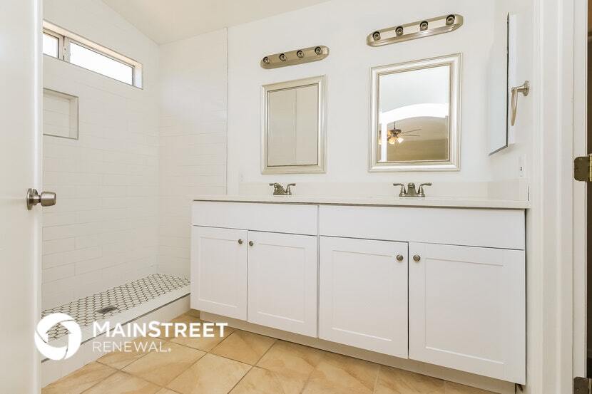 Building Photo - 2541 W Gary Dr