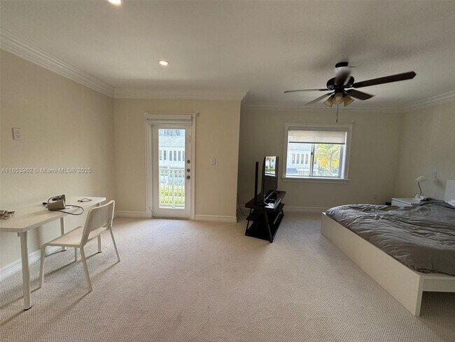 Building Photo - 10085 Bay Harbor Terrace