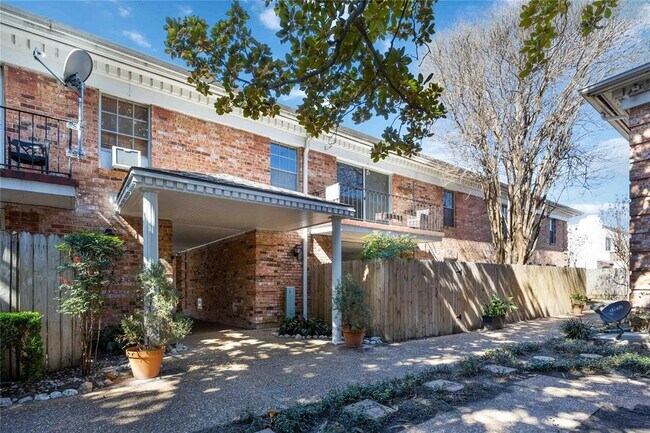 Building Photo - 2822 Briarhurst Dr
