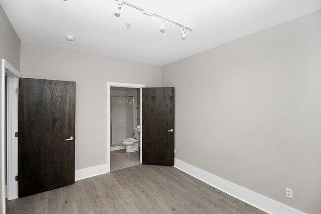 Building Photo - Industrial Corner 2BD/2BA Condo at Steelhaus in Plaza Midwood!