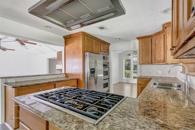 Building Photo - 7703 Pine Cup Dr