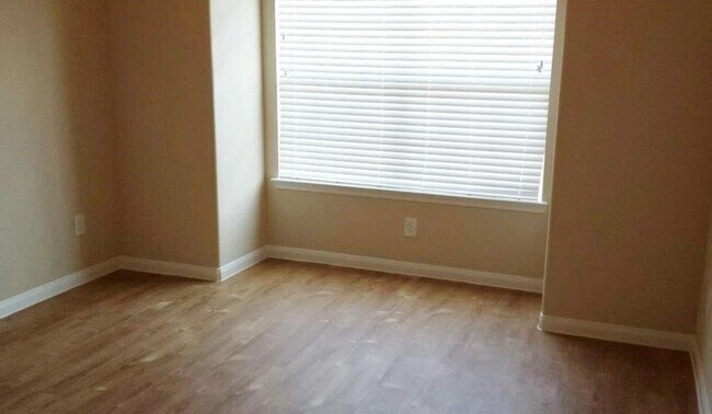 Building Photo - 13413 Raintree Dr