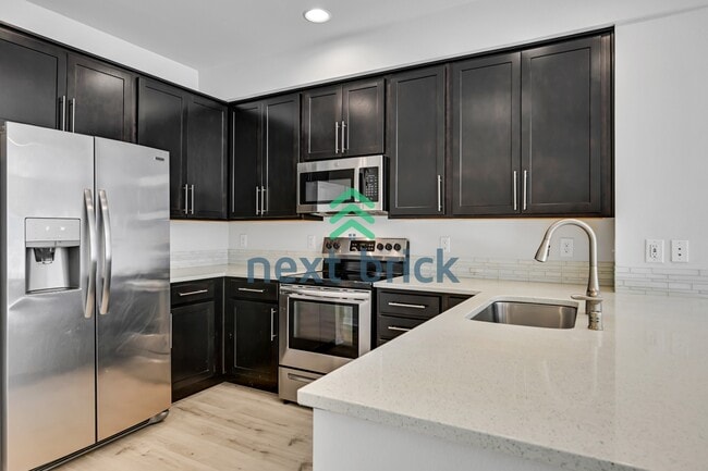 Building Photo - 3 Bed and 3 Bath Single Family Home is Available for Rent!