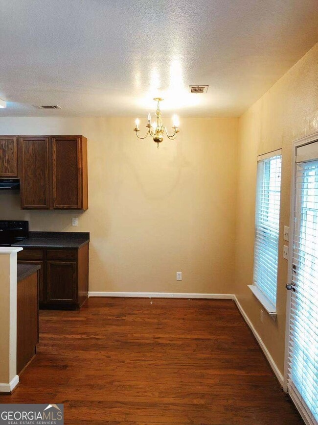 Building Photo - 301 Brookview Dr