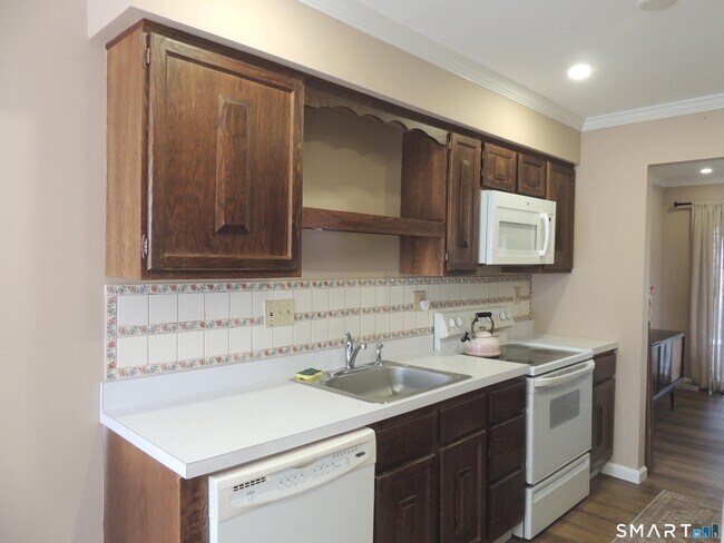 Building Photo - 124 S Montowese St