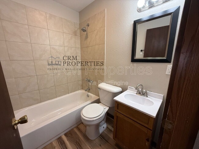 Building Photo - 805 Miami Blvd