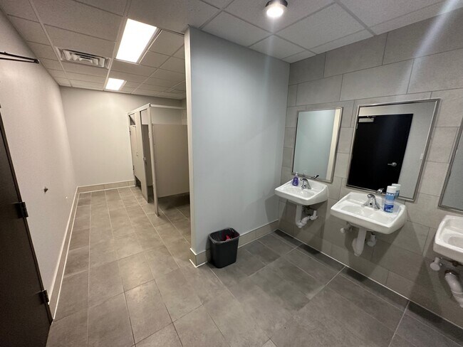 Building Photo - 1114 E Main St