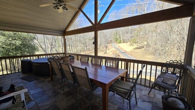 Building Photo - 3 bedroom 2.5 bathroom home for rent in Sylva