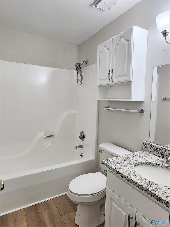 Building Photo - 1008 Fieldstone Ct SE