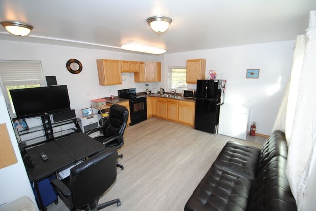Building Photo - 1 Bed / 1 Bath off Roland Rd.