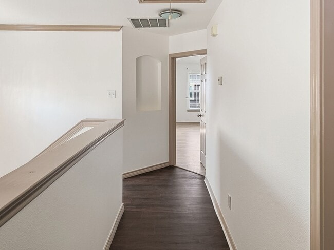 Building Photo - 3950 Seaside Ct