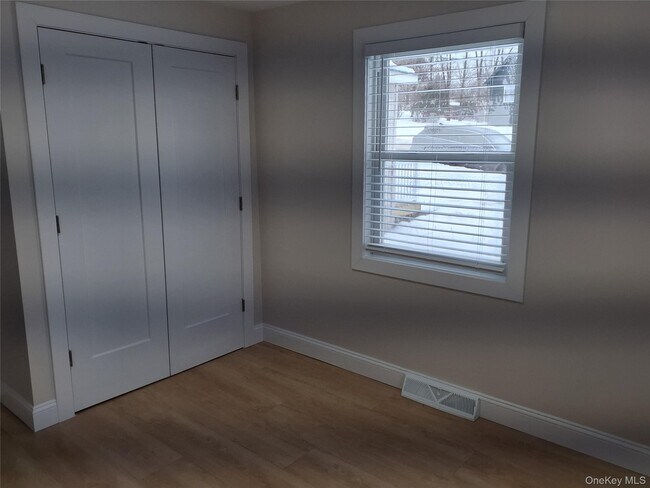 Building Photo - 37 Center Hill Rd