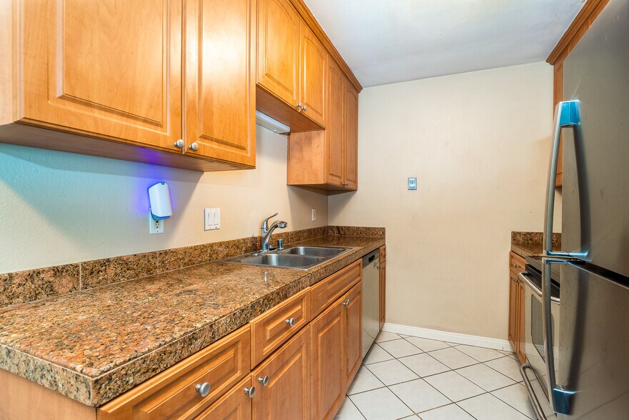 Building Photo - 674 Seacoast Dr