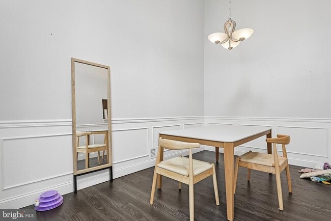 Building Photo - 11 Poillon Ct