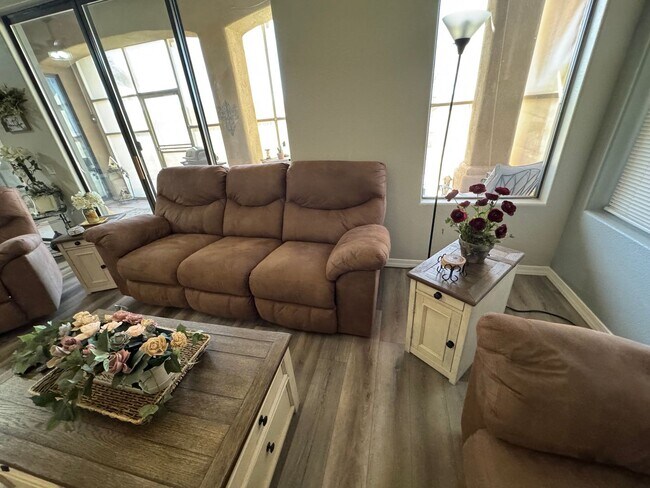 Building Photo - 3 BR Furnished w/Utilities-Vacation Rental- Laughlin Ranch