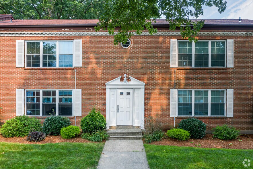 Primary Photo - Robert Treat Apartments