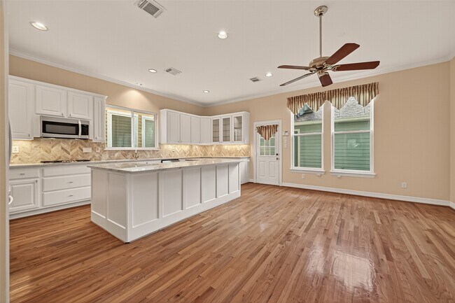 Building Photo - 431 Westmoreland St