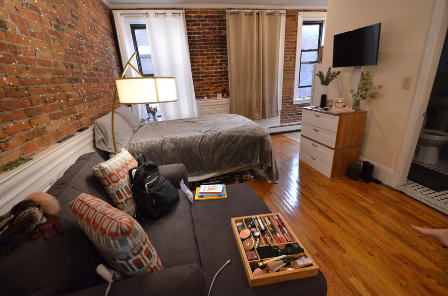 Building Photo - 407 Marlborough St