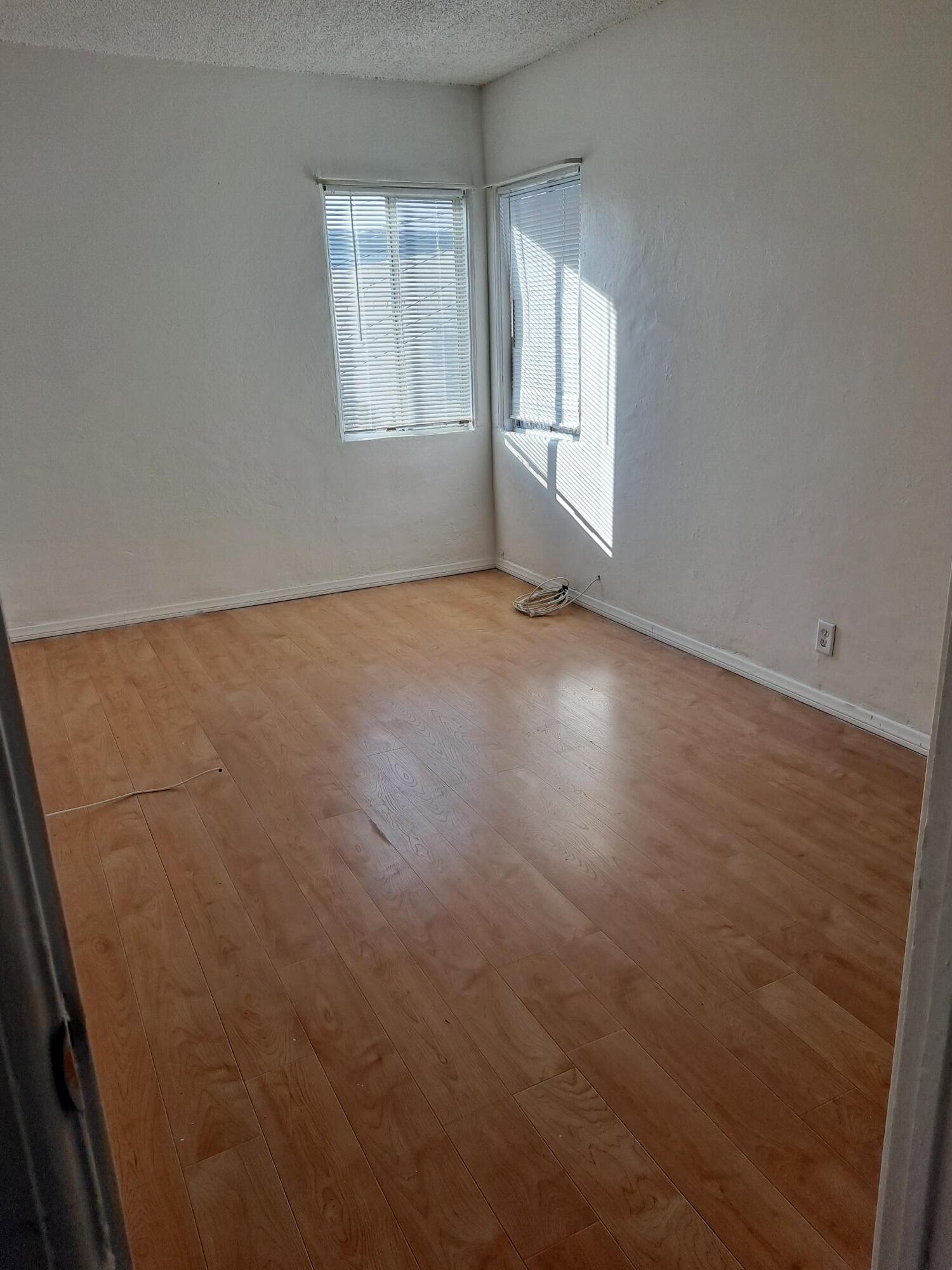 Building Photo - 1259 E 73rd St