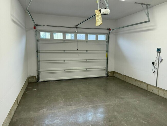 Building Photo - Beautiful Three Bedroom New Construction Home For Rent