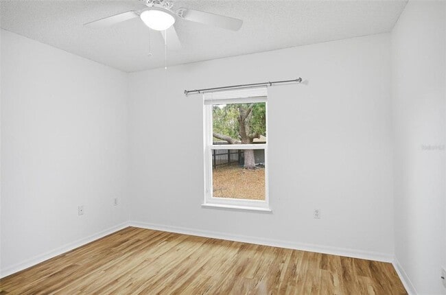 Building Photo - 38 Bud Field Dr