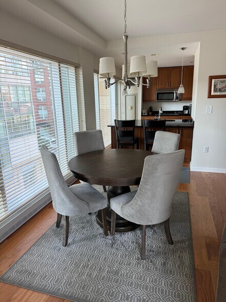 Building Photo - 100 Exchange St