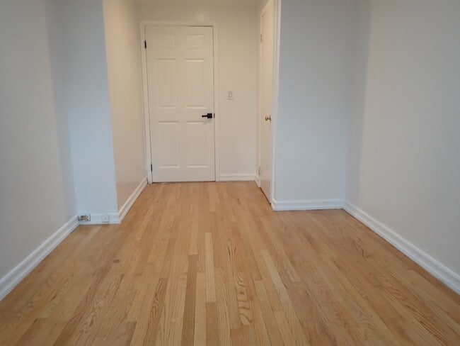Building Photo - 426 Carlton Ave