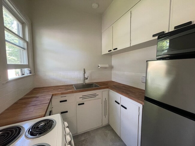 Building Photo - One Bedroom Apartment in Mattawan