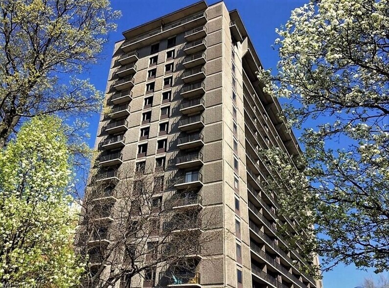 Primary Photo - 12500 Edgewater Dr