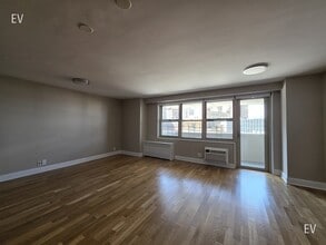 Building Photo - 310 Greenwich St