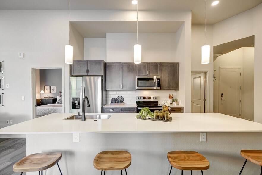 Primary Photo - The Plaza at Pikes Peak