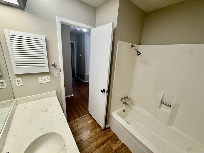 Building Photo - 2708 Charlesworth Dr