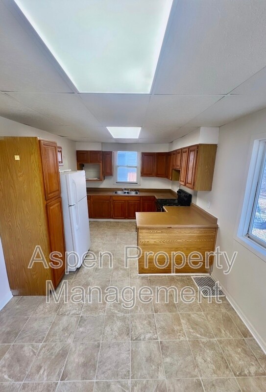 Building Photo - 230 Lewis St