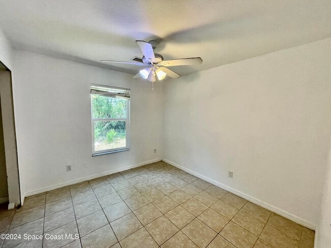 Building Photo - 1000 Dames Ct