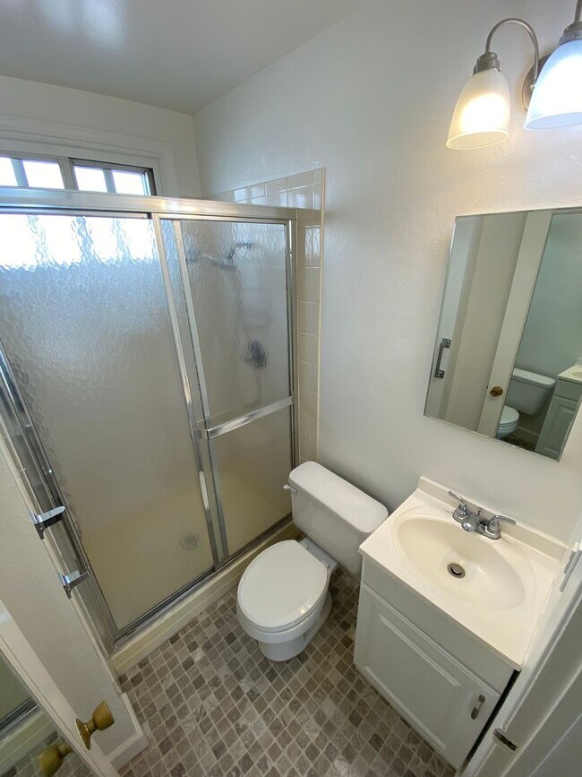 Building Photo - G1 | 940-942 Easton Avenue