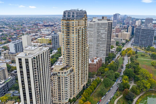 Building Photo - 2550 N Lakeview Ave