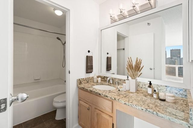 Building Photo - 200 N Dearborn St